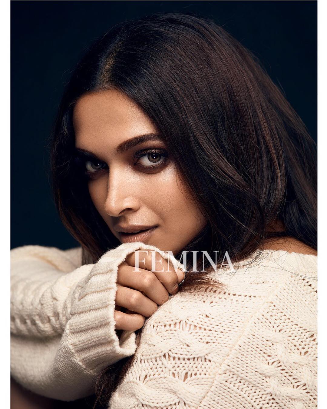 Deepika S Mesmerising Smokey Eyes Is For The Perfectly Bronzed Beauty deepika s mesmerising smokey eyes is