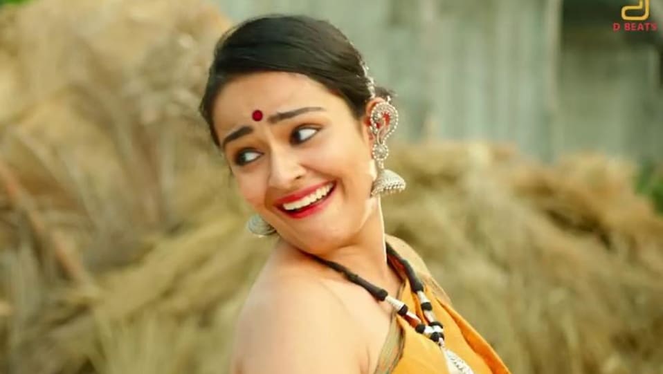 Apoorva Arora In Yellow Saree Outfit Celebrity Clothing Charmboard Let me tell you apoorva arora's body measurements. saree