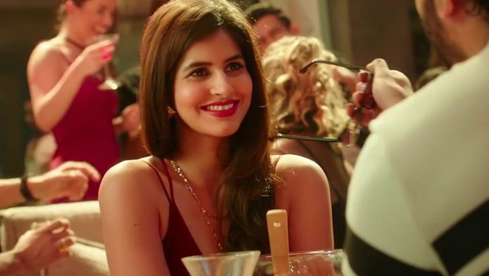 Uncredited Jewellery Accessories From Bom Diggy Diggy Sonu Ke Titu Ki Sweety 2018 Celebrity Jewellery Charmboard Presenting sonu ke titu ki sweety's house party anthem bom diggy diggy composed by zack knight. bodysuit