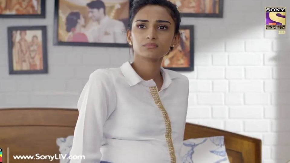 Erica Fernandes Celebrity Style In Kuch Rang Pyar Ke Aise Bhi Episode 387 2017 From Episode 387 Charmboard The series is a realistic take on the romantic relationship between devrath and sonakshi.
