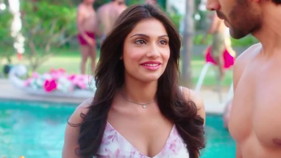 Actors Name Age Wiki Height Birth Place Career Details Lakk Mera Sonu Ke Titu Ki Sweety 2018 Charmboard Ishita sharma (born 4 december 1992) is an indian actress, kathak dancer, entrepreneur and social activist. lakk mera sonu ke titu ki sweety