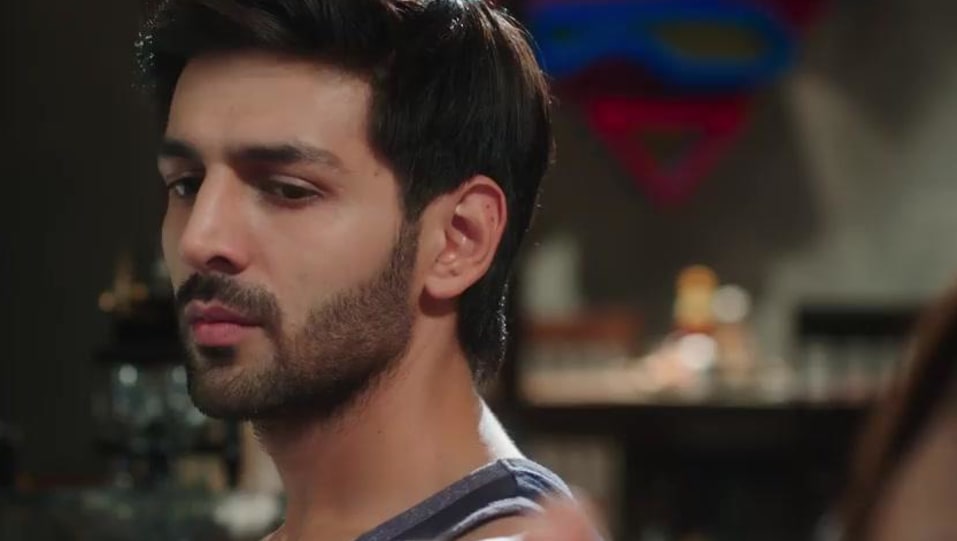 Kartik Aaryan In Grey Joggers Outfit Celebrity Clothing Charmboard They're a suitable option for those who want a classic beard style but have an aversion. t shirt