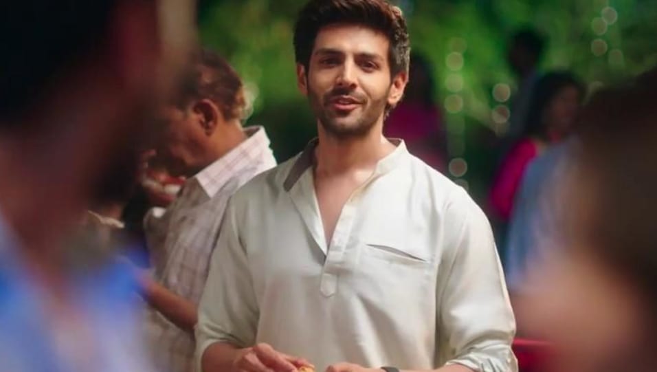 Kartik Aaryan Celebrity Style In Lakk Mera Sonu Ke Titu Ki Sweety 2018 From Lakk Mera Charmboard Let's get more information about kartik aryaan age, kartik aryaan family. kurta