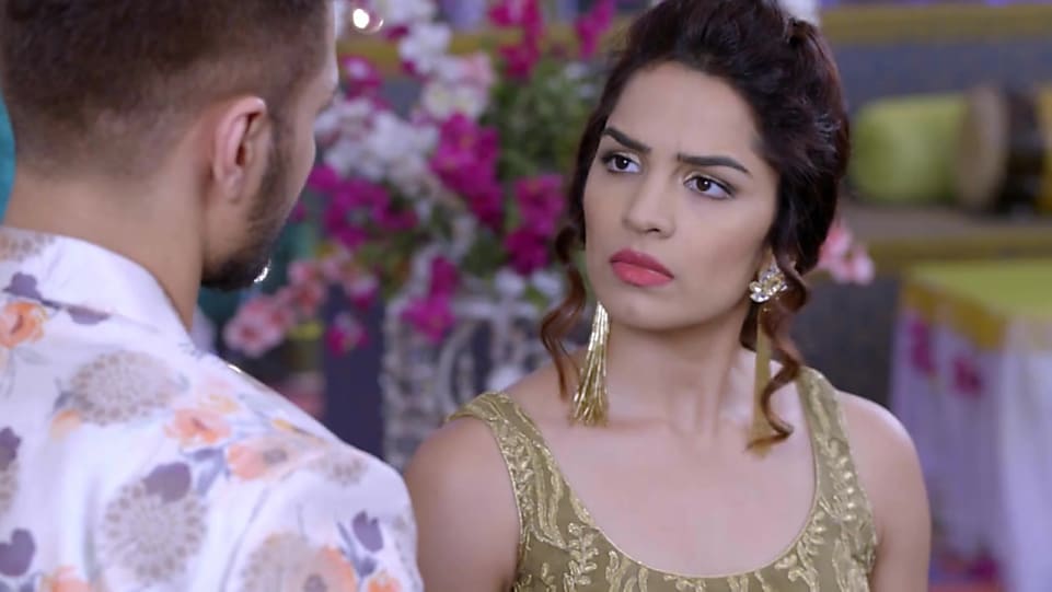 Get Shikha Singh Medium Straight Side Part Hairstyle In Kumkum