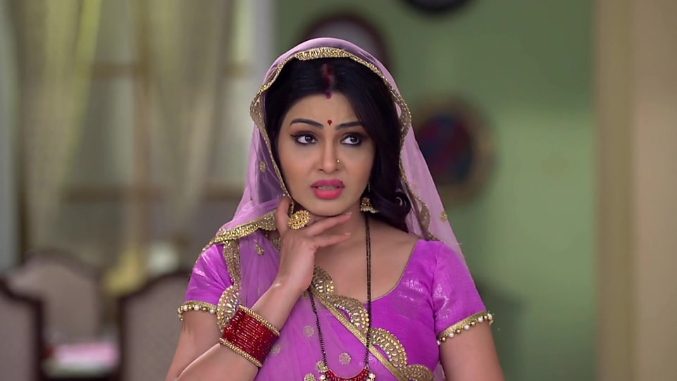 Get Shubhangi Atre Sleek Straight Center Part Hairstyle In Bhabi
