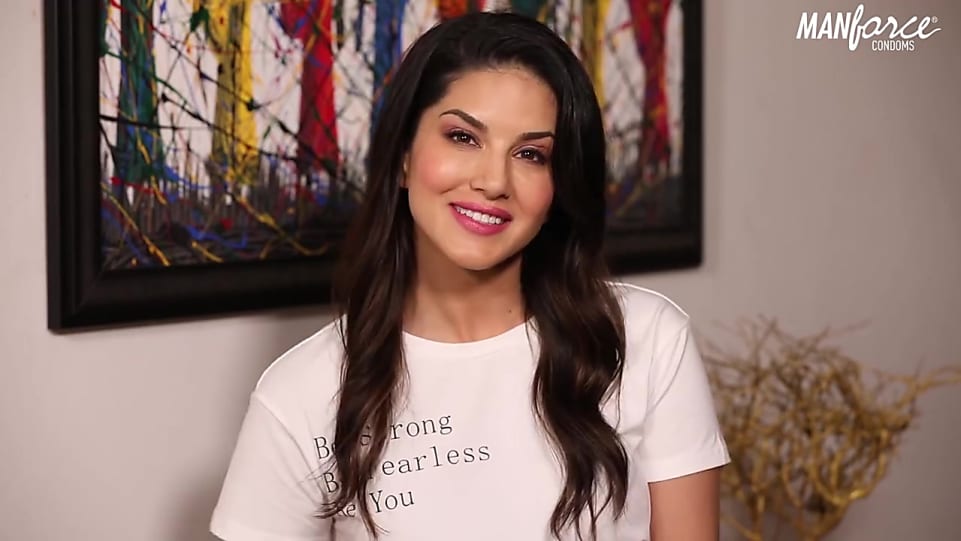 Get Sunny Leone Wavy Side Part Hair Hairstyle In Manforce Condoms