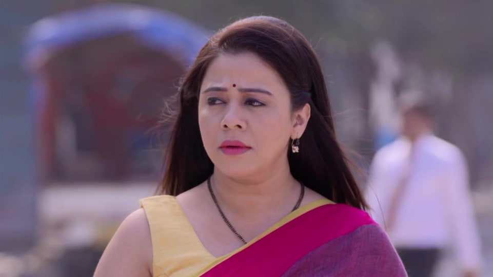 Anita Date Celebrity Style In Mazhya Navryachi Bayko Episode 777 19 From Episode 777 Charmboard