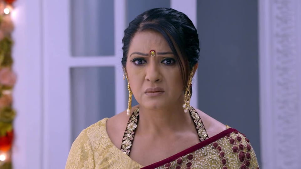 Usha Bachani In Gold Blouse Outfit Celebrity Clothing Charmboard Kundali bhagya upcoming story, spoilers, latest gossip , future story, latest news and upcoming twist on tellyexpress.com zee tv popular show kundali bhagya 17th february 2021 written update on tellyexpress.com episode begins with karan tells preeta to focus on applying haldi on his wounds. saree