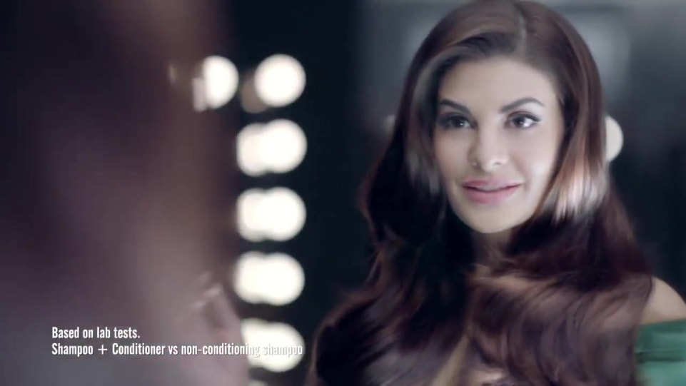 Jacqueline Fernandez Celebrity Style In Botanique Range Tresemme India 2017 From Botanique Range Charmboard Jacqueline's father elroy fernansez is a sri lankan and mother kim is a malaysian.