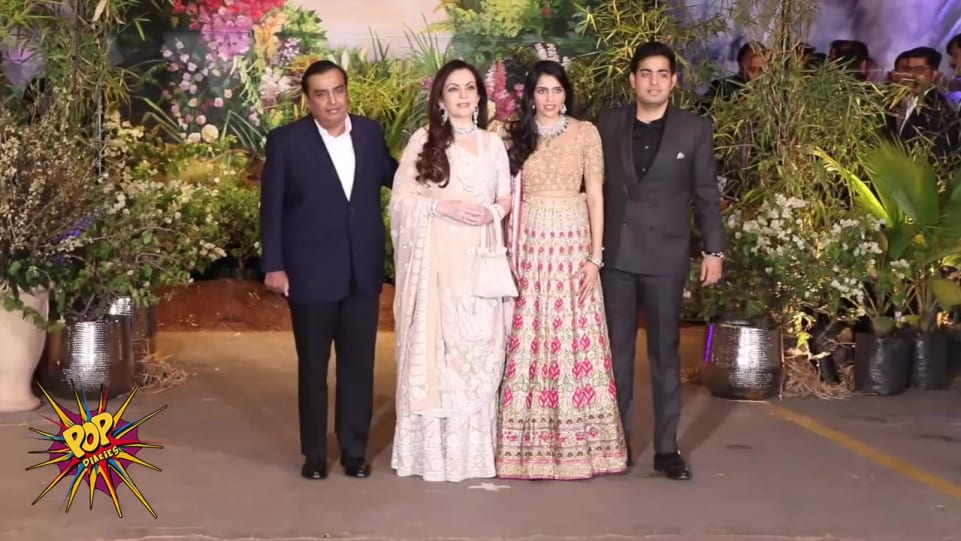 Mukesh Ambani Jewellery Accessories From Grand Wedding Reception Pop Diaries 2018 Celebrity Jewellery Charmboard In fact he had two sons.