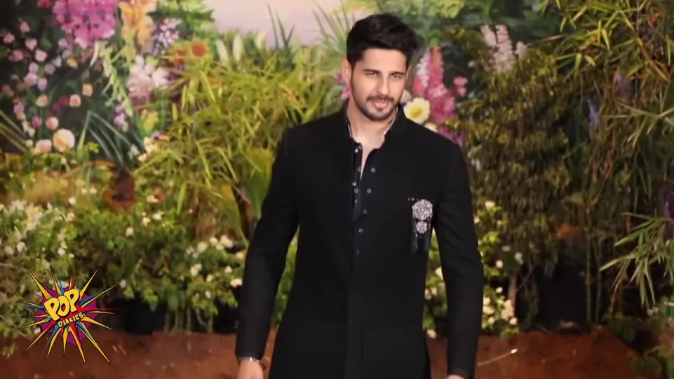 Sidharth Malhotra In Black Kurtapyjamaset Outfit Celebrity Clothing Charmboard Sidharth malhotra is an indian actor born on 16th january 1985 in new delhi. sherwani