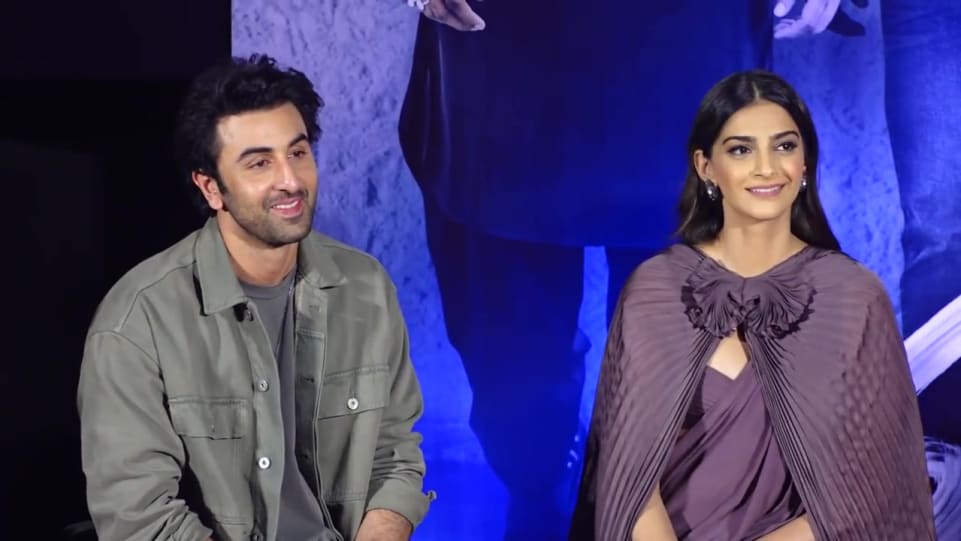 Sonam Kapoor In Purple Saree Outfit Celebrity Clothing Charmboard Sonam kapoor at national film awards 2017 sonam kapoor in red saree |zoya factor. saree