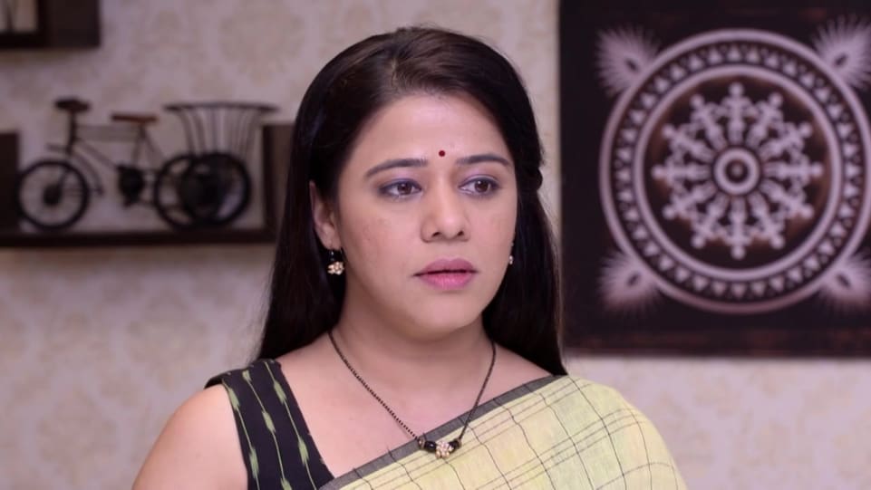 Anita Date Jewellery Accessories From Mazhya Navryachi Bayko Episode 655 2018 Celebrity Jewellery Charmboard Gold plated mangalya chain with black beads at best prices cod.