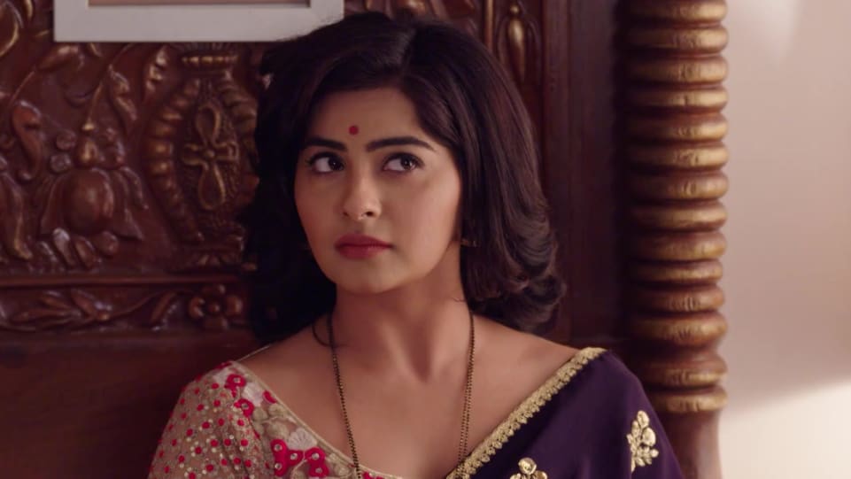 Yukti Kapoor Celebrity Fashion Footwear In Outfit Name Charmboard Daughter of a dabang leader, ragini (yukti kapoor), is no less than a dabang herself, who extorts money for her father, has bad temper and even runs her own court of justice. charmboard