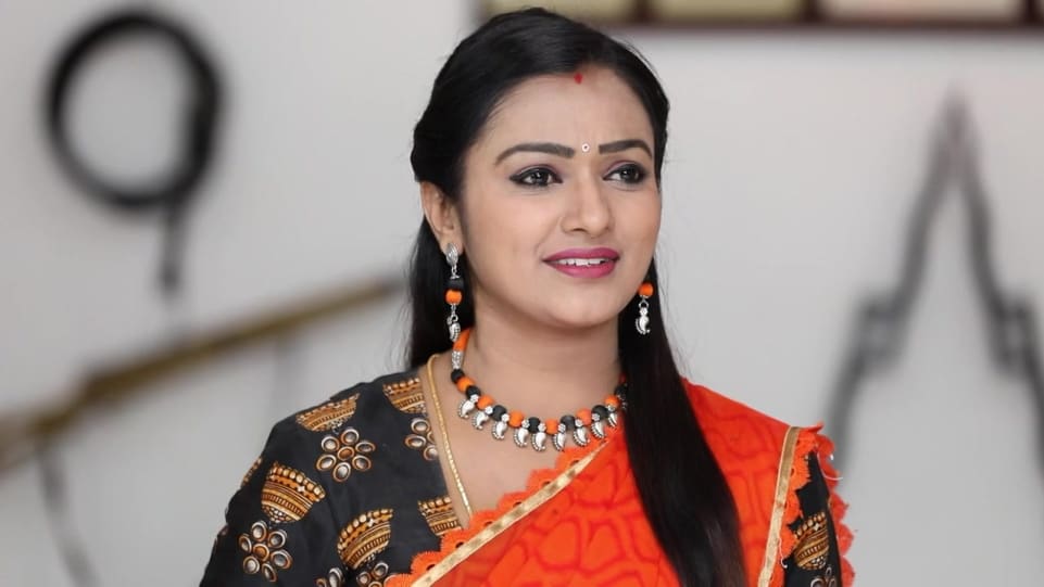 Actors Name Age Wiki Height Birth Place Career Details Oru Orla Oru Rajakumari Episode 162 2018 Charmboard Clushayte onlayn i ckachivayte pesnyu oru oorula oru rajakumari serial actor iniyan roja serial roja serial cast hero heroine real name age hometown occupation family details. oru orla oru rajakumari episode 162