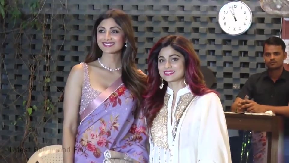 Shamita Shetty Celebrity Style In Shilpa Shetty Smooth And Silky Figure In Desi Saree And Sleeveless Blouse Latest Bollywood Fun 2018 From Shilpa Shetty Smooth And Silky Figure In Desi Charmboard Shamita made her film debut in 2000 with the yash raj films blockbuster mohabbatein, which was directed by aditya chopra. anarkali
