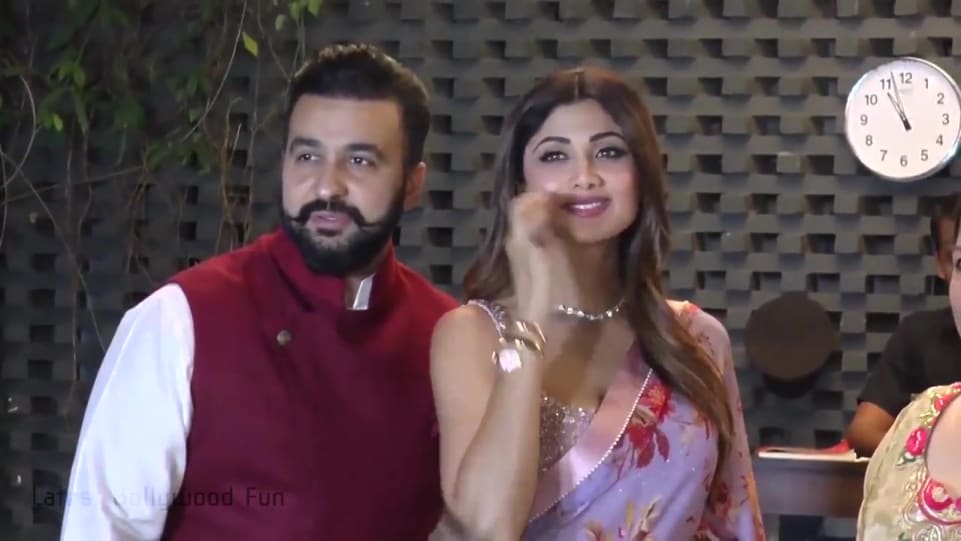 Actors Name Age Wiki Height Birth Place Career Details Shilpa Shetty Smooth And Silky Figure In Desi Saree And Sleeveless Blouse Latest Bollywood Fun 2018 Charmboard Raj kundra is a british businessman who also has interests in both cricket and mixed martial arts. shilpa shetty smooth and silky figure