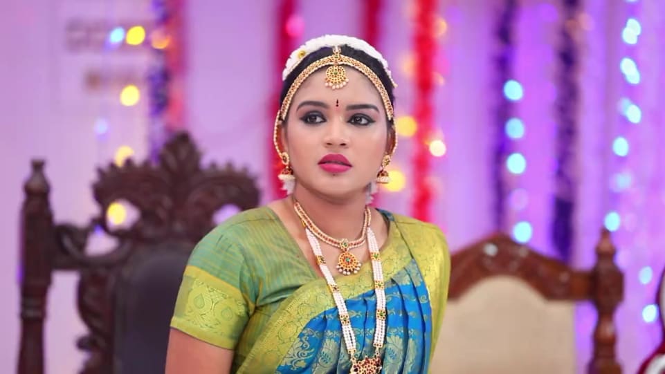 Shabanaa Celebrity Style In Sembaruthi Episode 355 2018 From Episode 355 Charmboard In this full episode of sembaruthi police inspecter ask question to mithra but mithra did not answer properly , so the inspected doubt her and he investigate about mithra and find all the truth about mithra, but nandhini did not know anything what happen in mithra , sundharam so scared about parvathy. charmboard