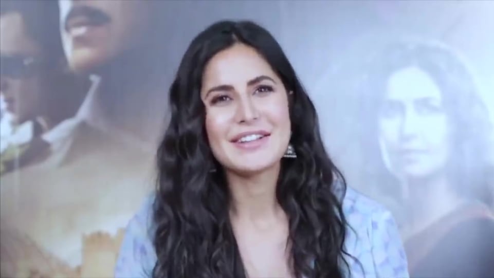 Katrina Kaif Celebrity Style In Bharat Interview Salman Khan And Katrina Kaif Praise Sunil Grover Takes Dig At Priyanka Chopra Viral Bollywood 2019 From Bharat Interview Salman Khan And Katrina Kaif Aamir khan's recently selfie with katrina kaif has sparked the debate over his height on instagram. shrug