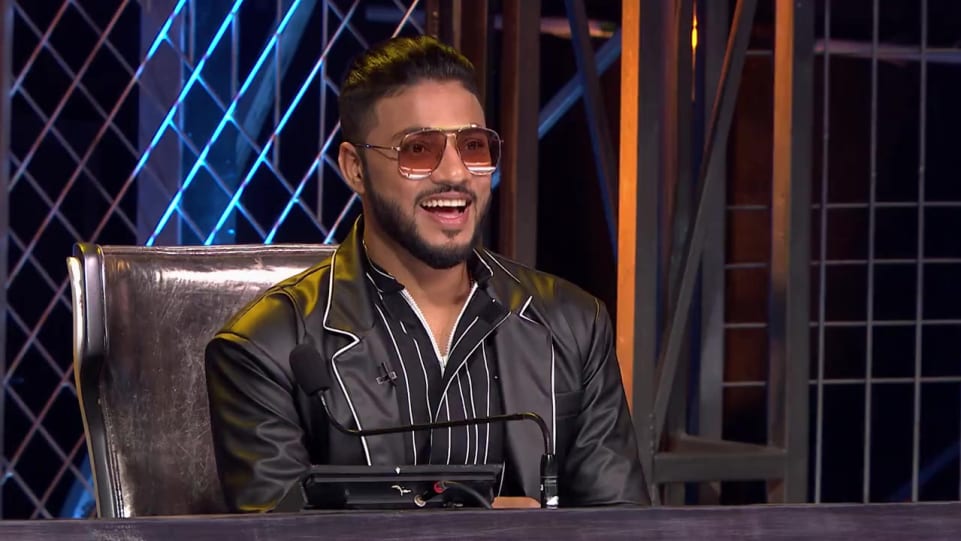 Raftaar Celebrity Fashion Footwear In Outfit Name Charmboard Follow💗 goal 100k+follow dm for promotion (paid). coat