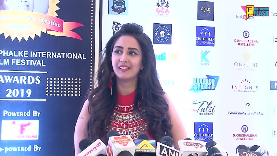 Get Chahat Khanna Long Wavy Styling Hairstyle In Bollywoodflash