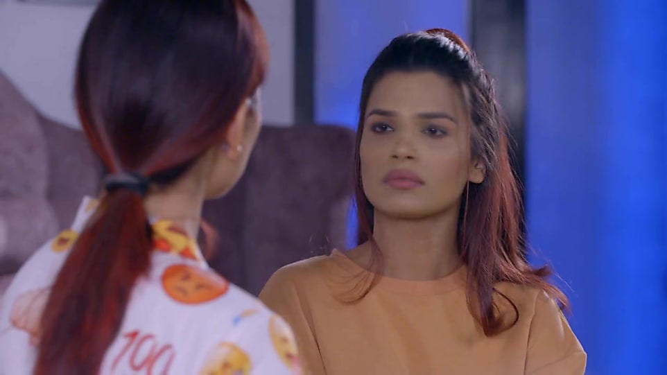 Get Naina Singh Beachy Medium Wavy Hairstyle In Kumkum Bhagya