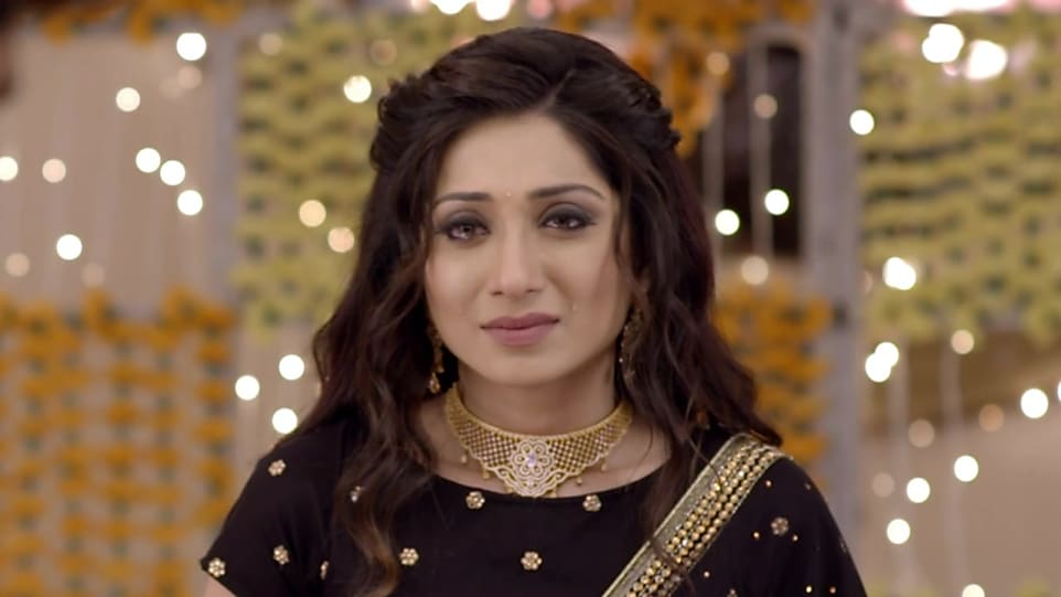 Get Vrushika Mehta Tousled Wavy Hair Hairstyle In Yeh Teri