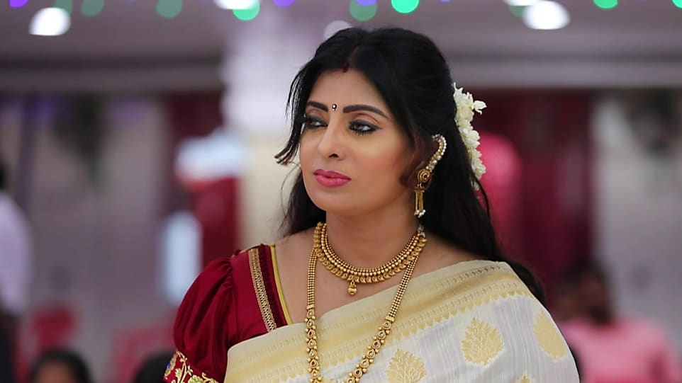 Get Priya Raman Braided Long Hair Hairstyle In Sembaruthi