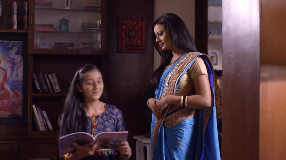 Priya Shinde Suryawanshi In Gold Blouse Outfit Celebrity Clothing Charmboard Select the department you want to search in. earrings