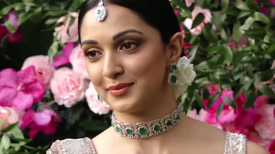 Celebrity Hairstyle of Kiara Advani from Akash Ambani Wedding In Mumbai |  FULL EVENT, Bollywood Now, 2019 | Charmboard