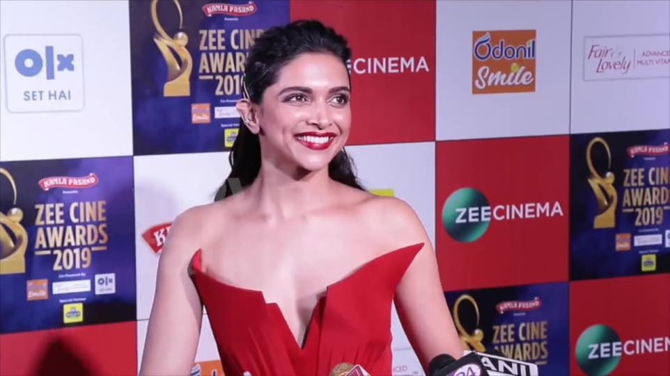 Deepika Padukone Celebrity Style In Zee Cine Awards 2019 Full Show Red Carpet Only 2019 From Zee Cine Awards 2019 Full Show Red Carpet Charmboard