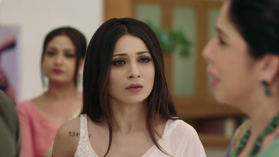 Get Vrushika Mehta Sleek Medium Straight Hairstyle In Yeh Teri