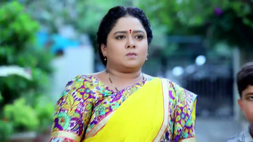 Deepa Bhaskar Jewellery Accessories From Subbalakshmi Samsara Episode 521 2019 Celebrity Jewellery Charmboard Subbalakshmi samsara, is the story of unfaithful husband who embarks on an extra marital affair with his pretty secretary, behind his unsuspecting wife's back. charmboard
