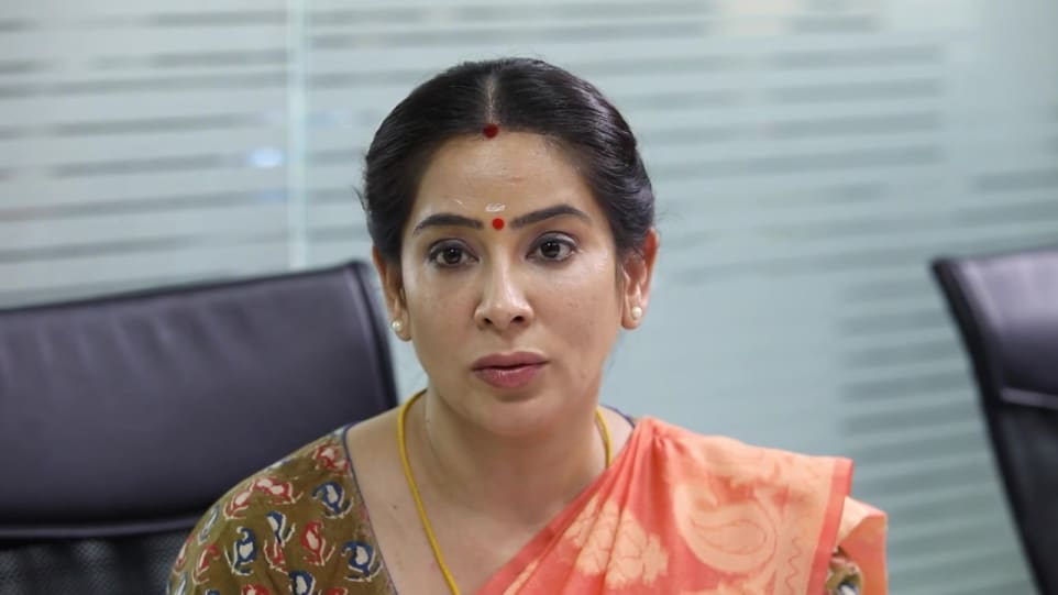 Lakshmi Vasudevan Celebrity Fashion Footwear In Outfit Name Charmboard Chattu nair of ottappalam and ammalu of polpulli. ring