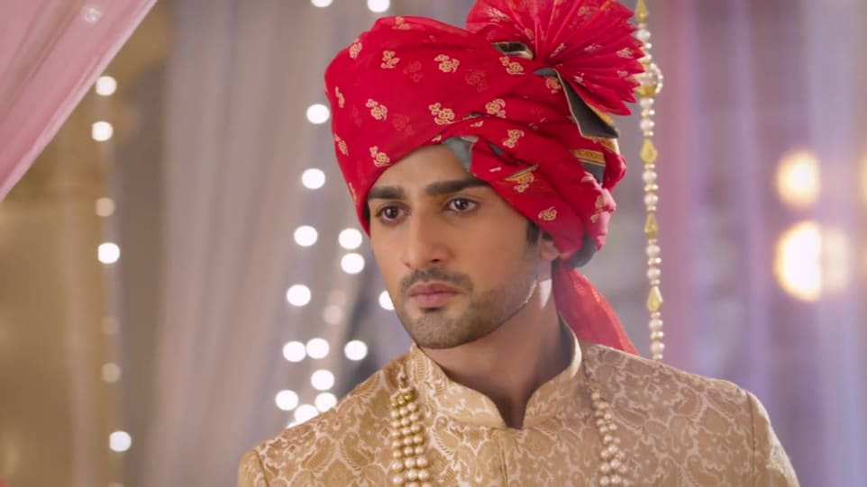 Nishant Malkani Gold Necklace matching with look from Episode 251 ...