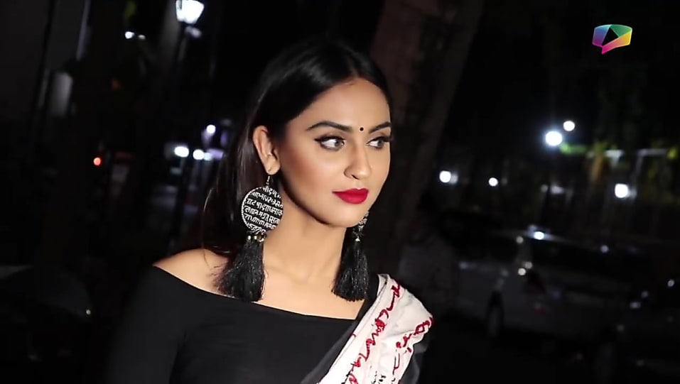 Get Krystle D Souza Sleek Straight Center Part Hairstyle In Fraud