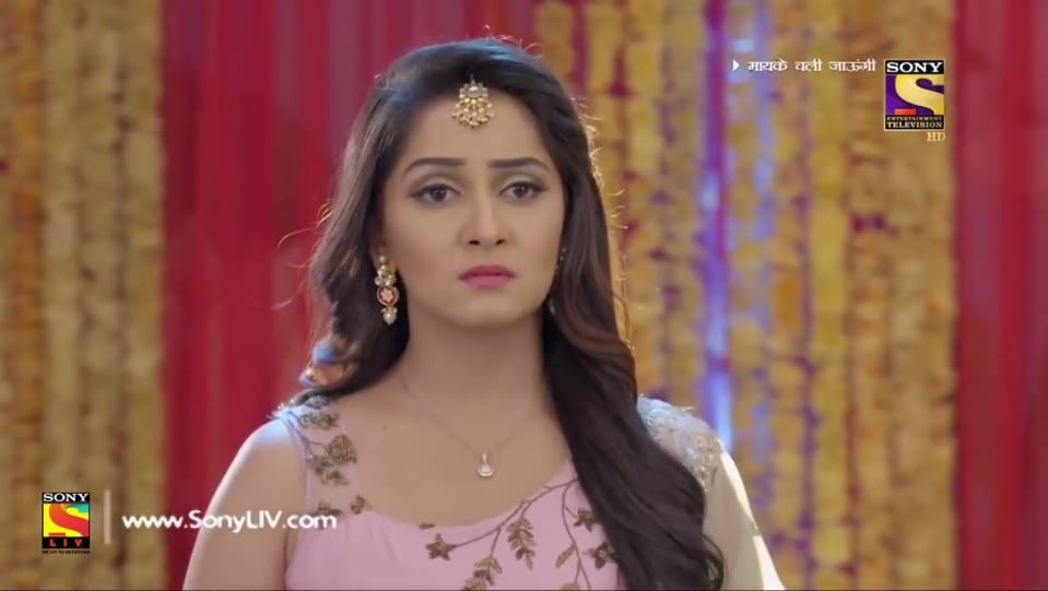 Srishti Jain Celebrity Style In Promo Main Maike Chali Jaungi Tum Dekhte Rahiyo 2019 From Promo Charmboard Jaya meets samar during the wedding of samar's sister. lehengacholi