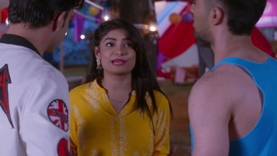 Aparna Mishra In White Kurta Outfit Celebrity Clothing Charmboard Aparna mishra, lucknow, uttar pradesh. ring