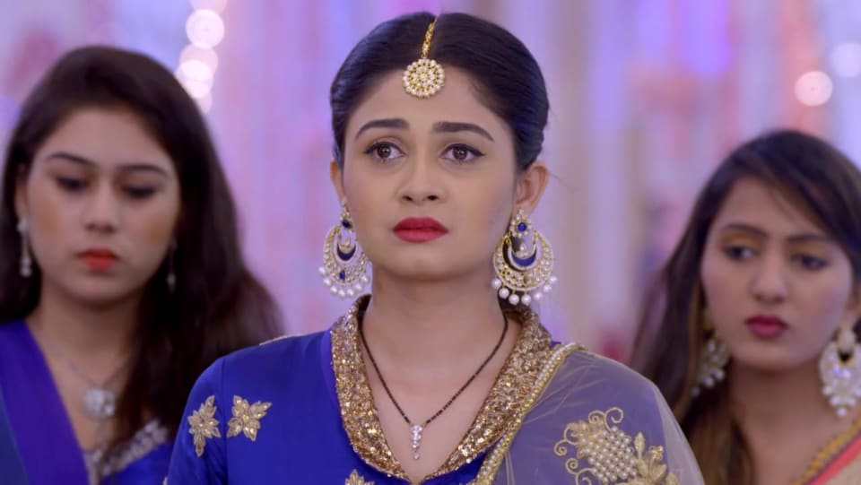 Ruchi Savarn Celebrity Style In Kumkum Bhagya Episode 1233 2018 From Episode 1233 Charmboard Kumkum bhagya latest video no set s actors sriti jha shabbir ahluwalia ruchi savarn ect. maangtika