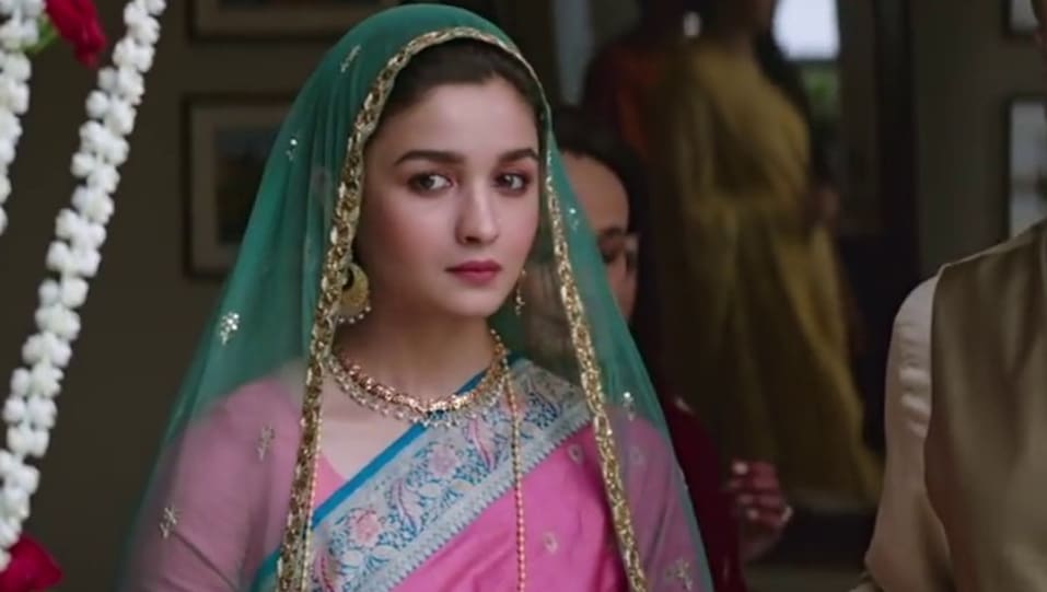 Alia Bhatt Jewellery Accessories From Raazi Official Trailer 2018 Celebrity Jewellery Charmboard Pictures of alia bhatt and ranbir kapoor enjoying football match in goa go viral photos: dupatta