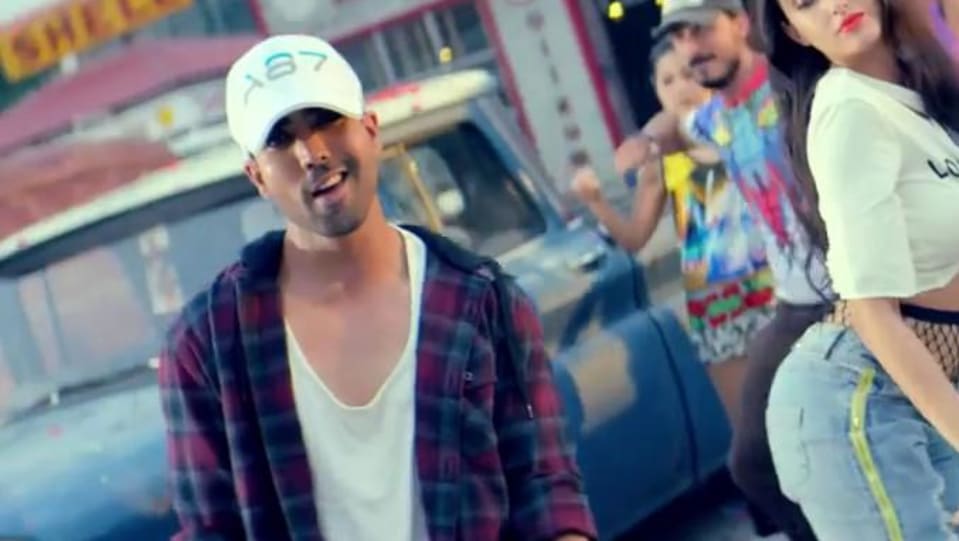 Actors Name Age Wiki Height Birth Place Career Details Naah Single 2017 Charmboard His height is 1.70 m and weight is 71 kg. charmboard