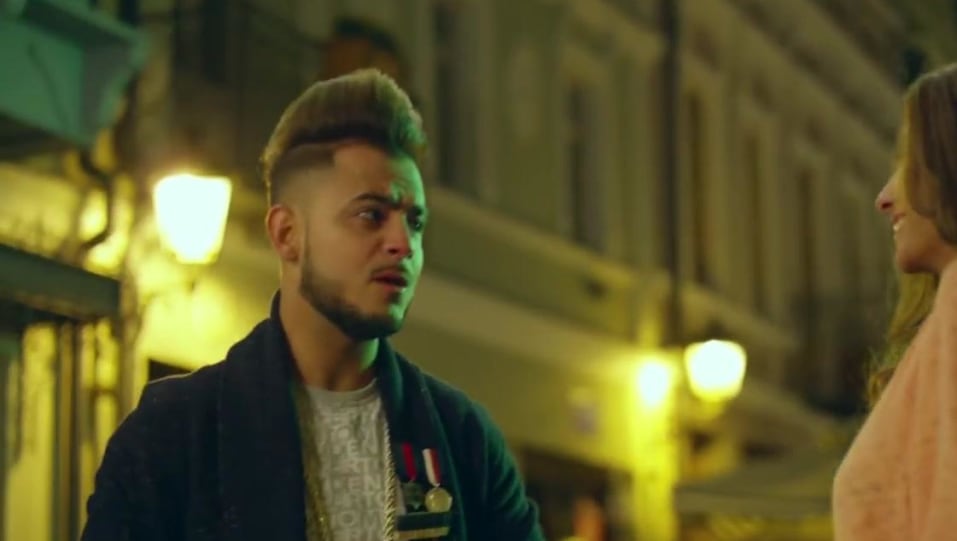 Millind Gaba In Blue Jeans Outfit Celebrity Clothing Charmboard Tujhe yaad na meri aayee (from kuch kuch hota hai). t shirt