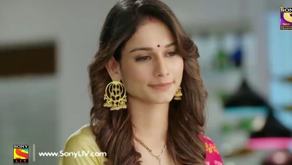 Aneri Vajani Celebrity Style In Beyhadh Episode 253 2017 From Episode 253 Charmboard 📰 latest news about aneri vajani anarkali