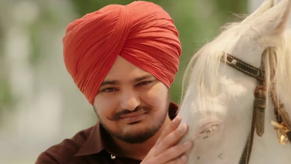 Sidhu Moose Wala Celebrity Style In Tochan Single 2018 From Tochan Charmboard Wearing kurta pajamas with jackets is becoming increasingly trendy these days. kurtapyjamaset