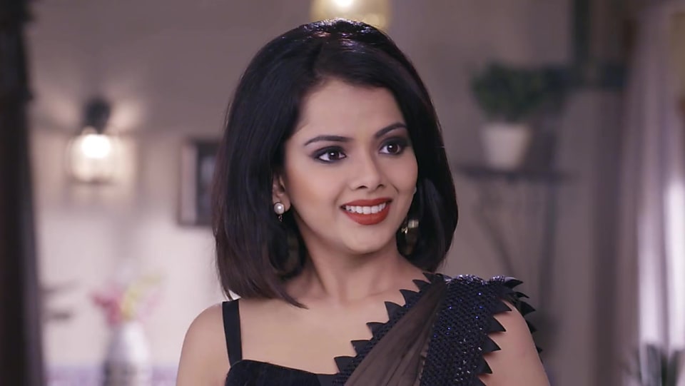 Get Sneha Shah Sleek Short Straight Hairstyle In Tujhse Hai Raabta