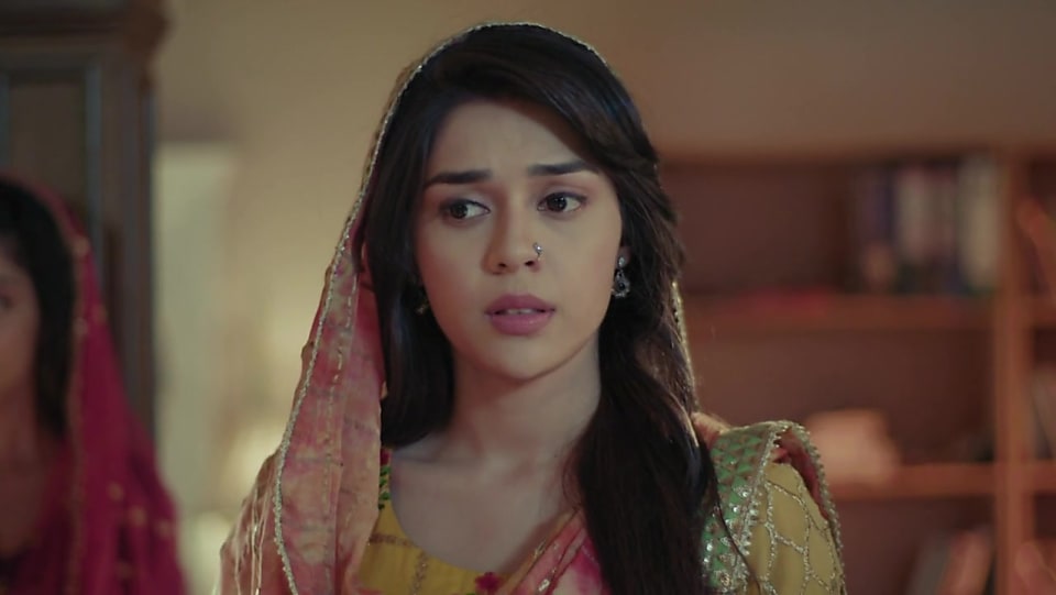 Get Eisha Singh Long Wavy Side Part Hairstyle In Ishq Subhan Allah