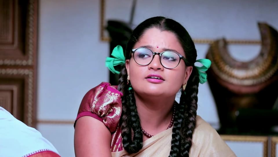 Actors Name Age Wiki Height Birth Place Career Details Kamali Episode 349 2019 Charmboard Check out the entire cast of the serial kamala playing cricket on the sets and having fun during their lunch break. charmboard