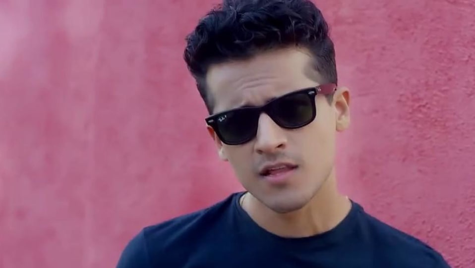 The Doorbeen Celebrity Style In Lamberghini Single 2018 From Lamberghini Charmboard While we tackle complex topics in engaging urdu, kids get a chance to explore the beauty of urdu prose. tees