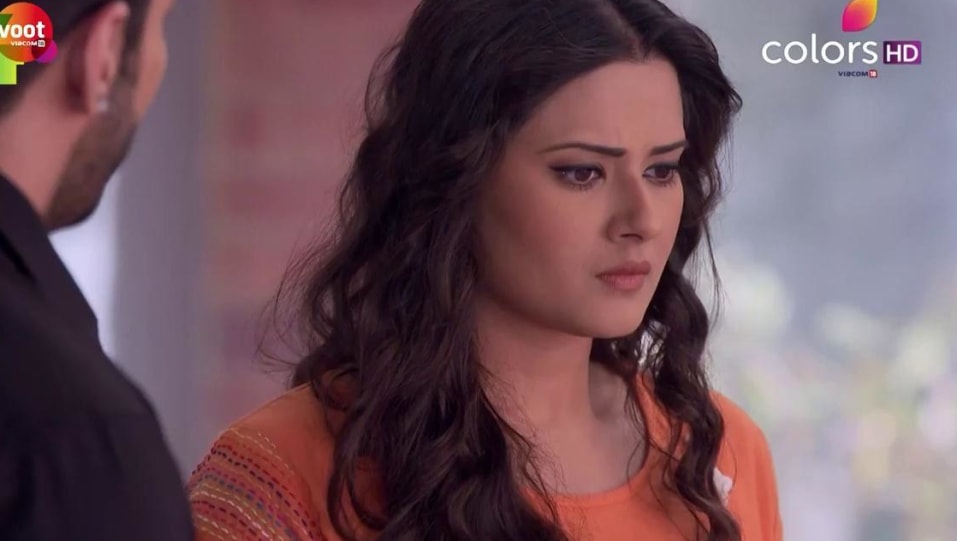 Kratika Sengar Celebrity Style In Kasam Tere Pyaar Ki Episode 357 2017 From Episode 357 Charmboard Rishi will be trapped in a secluded area and tanuja will come and save him from the terrorists by showing him a safe way. kurti