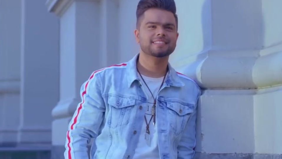 Akhil Pasreja Celebrity Style In Akh Lagdi Single 2018 From Akh Lagdi Charmboard Akh lagdi song lyrics written by bittu cheema, music akh lag di dj punjabi song 2018, akhil new punjabi song 2018 free download akh lagdi. t shirt